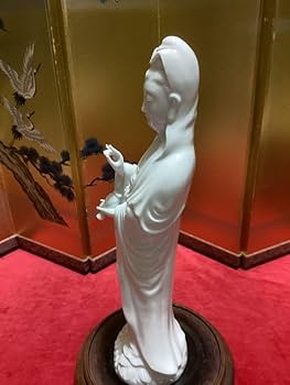 伊万里　鍋島　長春窯　白磁観音像　共箱有り　高さ45㎝ 伊万里 鍋島 長春窯 白磁観音像 共箱有り 高さ45㎝ - メルカリ