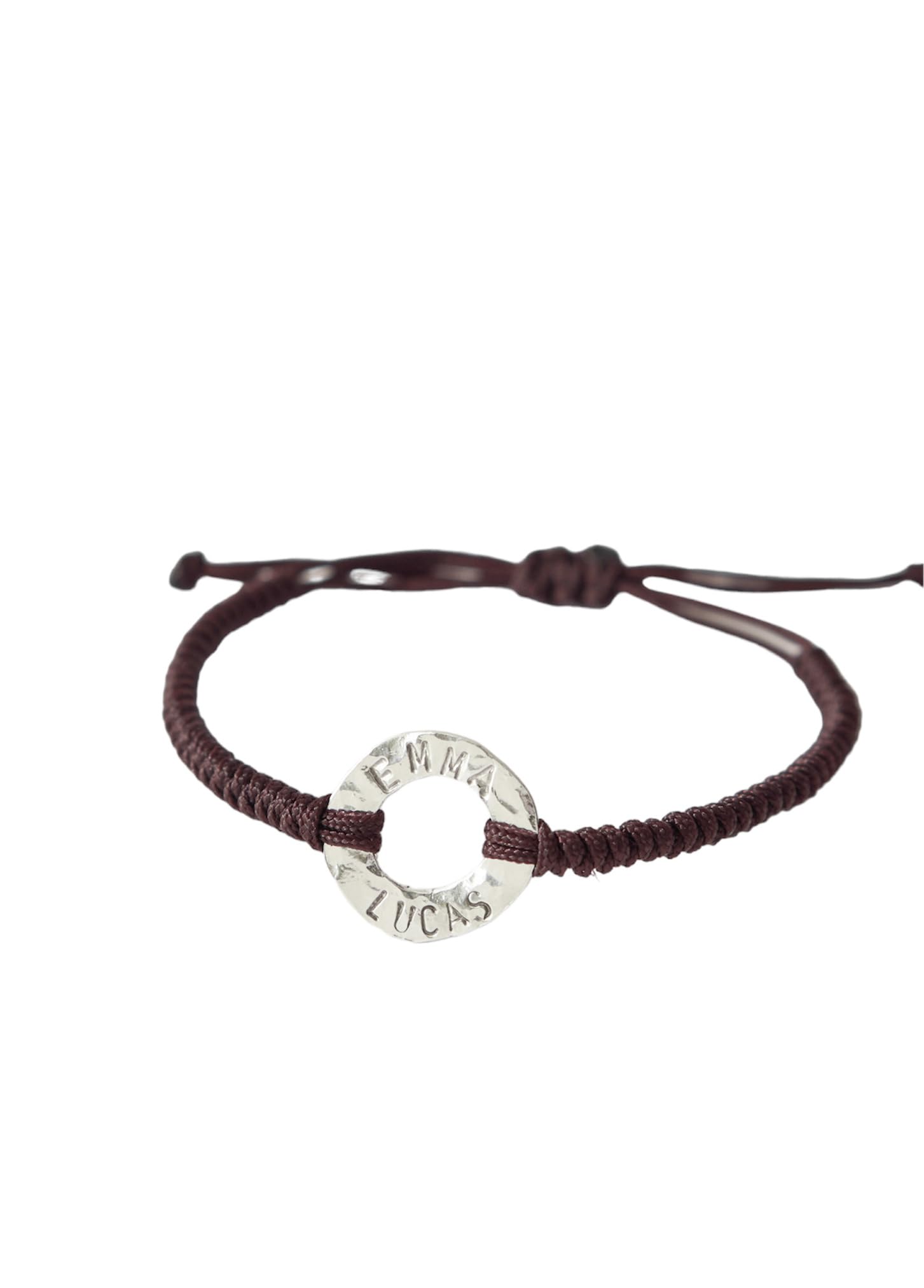 CNX JEWELS Pulsera para hombre de plata con 2 nombres grabados. Pulsera para papa con 2 nombres. Pulsera plata con cinta macramé ajustable para padre con nombre hijo. Pulsera para regalo día del padre.