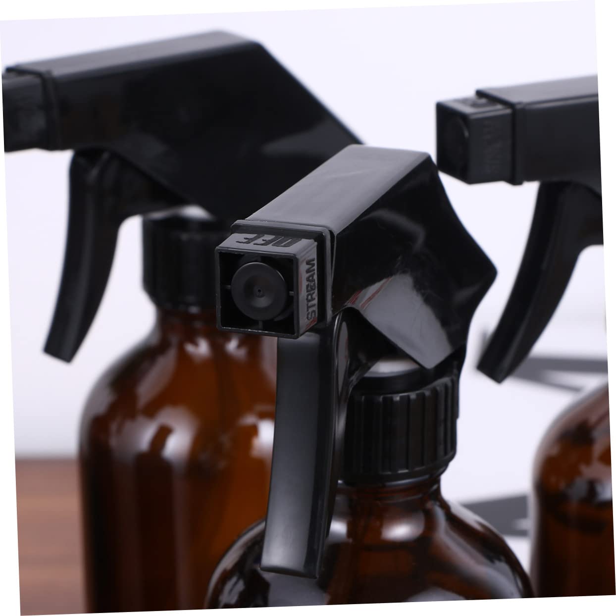 MAGICLULU 4 Stück Braune Glas Wassersprühflaschen 250ml Nachfüllbare Sprühflaschen aus Glas und Pp für Friseursalon und Aromatherapie