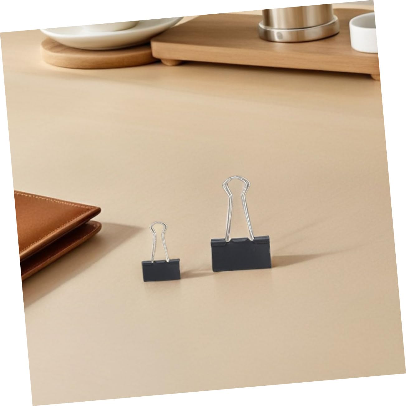 Clips Metálicos para Papel de Oficina 120 Piezas Negros | Diseño de Cola Larga, Estructura Precisa, Agarre Reforzado, Acabado Metálico Elegante y Aspecto Profesional
