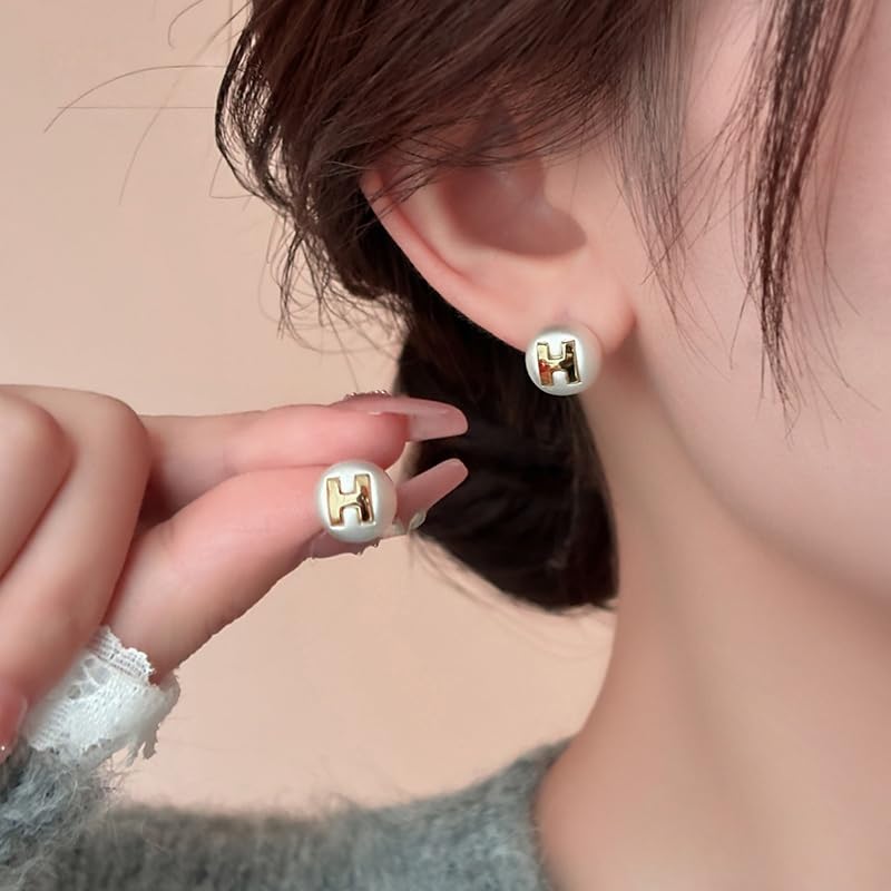 The stud earrings are small and exquisite. You don't need to take them off when sleeping. This is a light luxury pure silver summer earring for women2