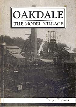 Paperback Oakdale: The model village Book