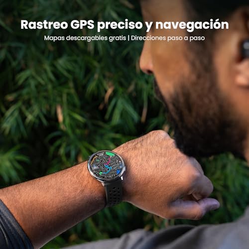 Reloj Amazfit Active 2 con visualización de mapas y direcciones GPS precisas en la muñeca de un usuario
