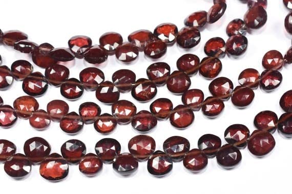Perles en grenat rouge du Mozambique en forme de cœur pour créer un cadeau personnalisé