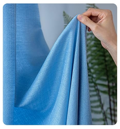 Voilage semi-transparent aspect lin bleu protégeant l'intimité du salon