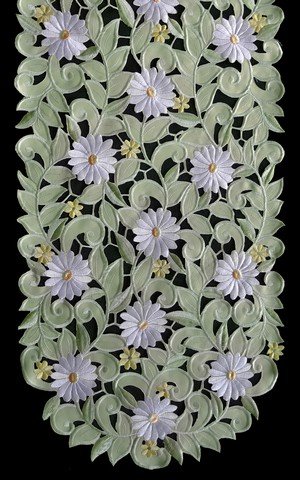 212 Main H7667-G Green Daisy Round Doily, 16 in.