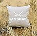 Sansibar Sylt Dekokissen »Outdoor Kissen (1 Stück), Dekokissen mit Sansibar Logodruck, 45x45 cm, mit Kissenfüllung, Wasser- und schmutzabweisend«, in- und Outdoor geeignet (Taupe/Offwhite)