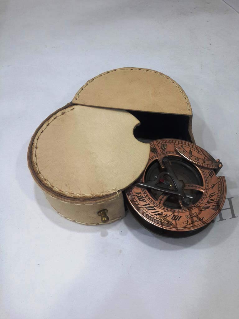 Brújula de Trabajo de Reloj Solar de Cobre y Bronce Coleccionable West London con Funda de Cuero Blanco
