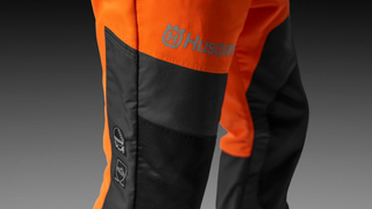 Husqvarna Peto clásico A 56 – Protección contra cortes clase 1 (20 m/s), peto forestal resistente, transpirable, tirantes ajustables, cremalleras de ventilación, ideales para trabajos forestales