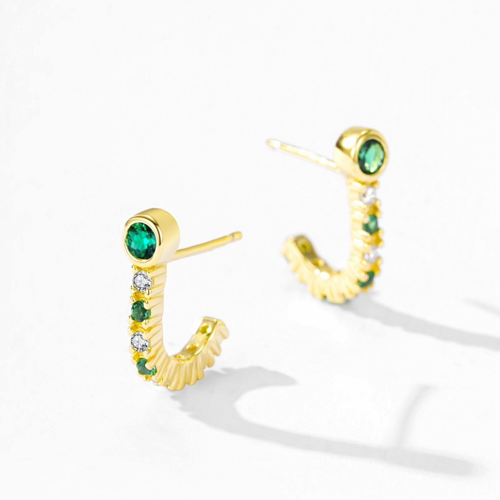 Pendientes de oro 375 con esmeralda verde de laboratorio, letra J, oro amarillo de 9 quilates, pendientes de moissanite