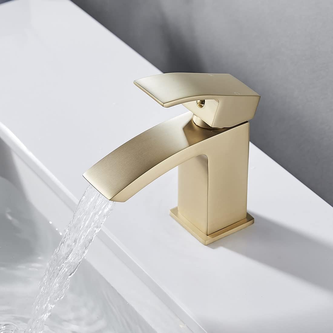 Robinets de lavabo en or brossé avec vidage de salle de bain cascade robinets mitigeur