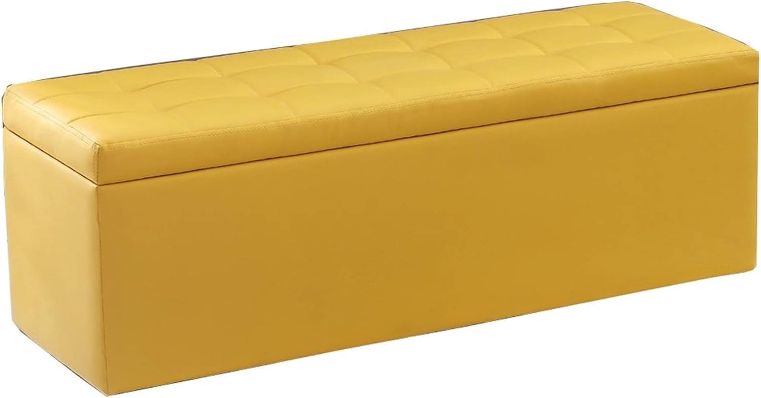 Stockage en vrac pour chambre et salon grâce au pouf repose-pieds en simili cuir