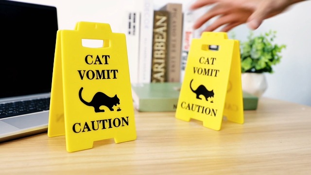 2 Pcs Funny Cat Vomit Warning Signs With Storage Box - Novelty Pet Lover Gag Gift & Desk Decor