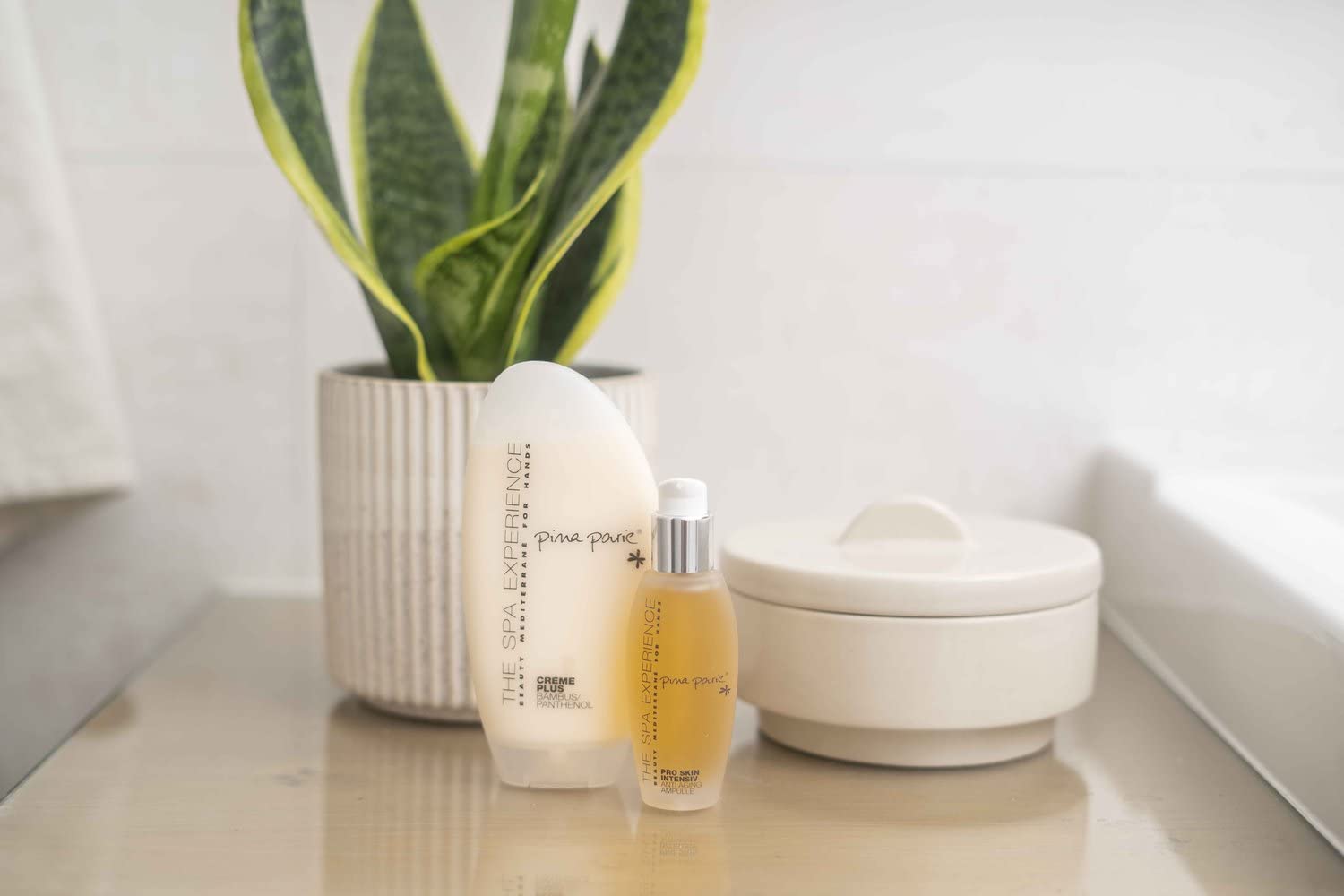 Anti-Aging Serum & Plus Creme Hand Set | 30ml Serum mit Gänseblümchen & Seegras Extrakt | Tages - Nachtcreme | 100ml Handcreme mit Sheabutter, Kamille, Jojobaöl & Kokosnussöl | Handpflege
