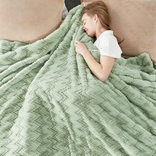 Cozy Bliss Faux Fur Textured Throw Blanket for Bed Super Soft Fuzzy Couch Blanket Gift for Women Premium 3D Ribbed Jacquard All Season Use Sage Green Zigzag 60'*80'