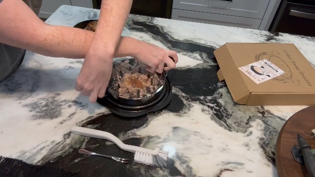 Chicken Shredder, Large Meat Shredder Tool Twist for Chicken Breast Pork Beef, Visible Lid, Ergonomic Handle, Anti-Slip & Dishwasher Washable, Red