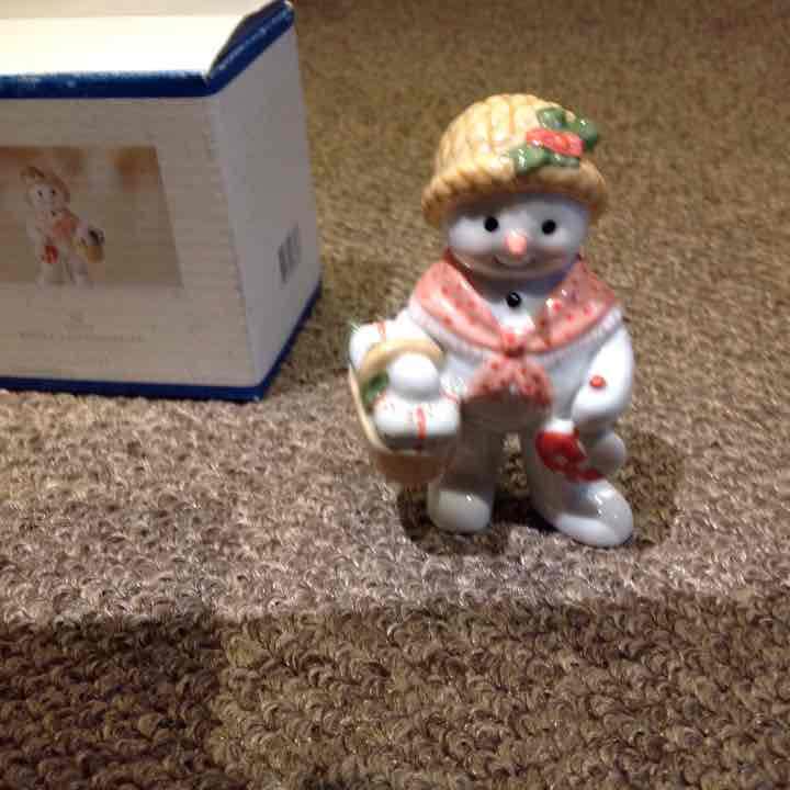 ロイヤルコペンハーゲン スノーマン 2010 フィギュリン 父母子3体セット Amazon.co.jp: ロイヤルコペンハーゲン スノーマン 2010