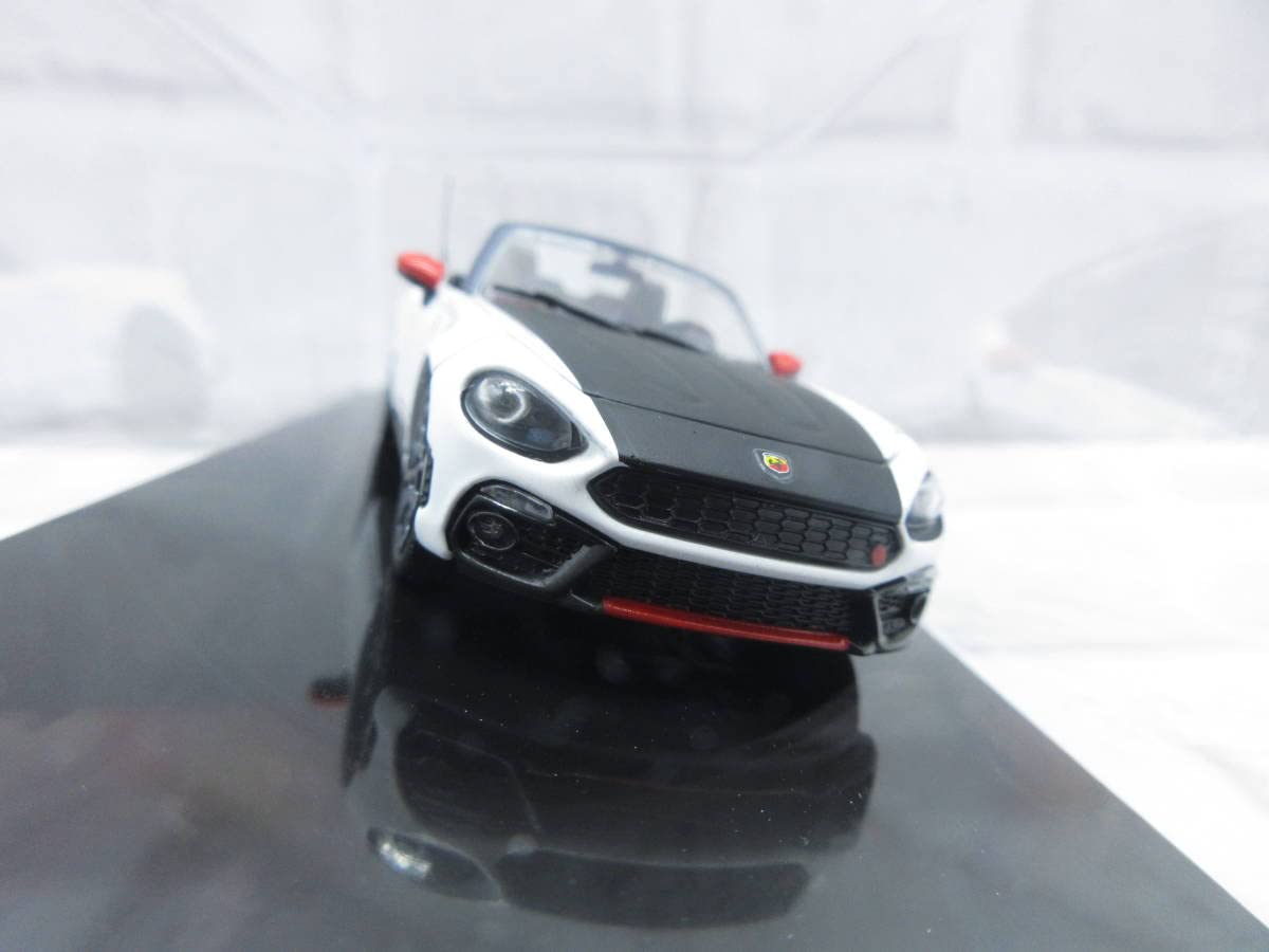 1/43 フィアット アバルト 124スパイダー ディーラー ミニカー