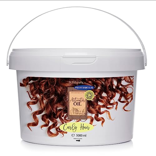 Huile de coco pure pour sublimer les cheveux ondulés après la douche