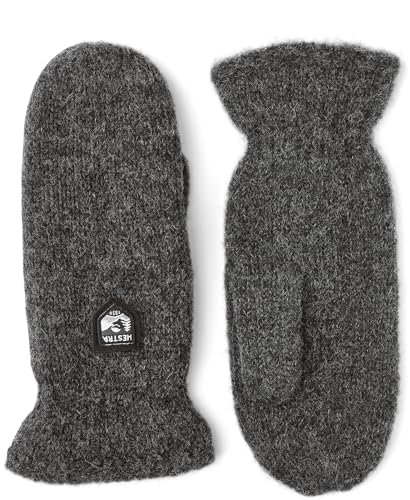 Moderne e funzionali. Che le bellissime muffole di Hestra mantengano le mani calde in modo affidabile lo si capisce subito dal tessuto voluminoso con cui sono realizzate. La maglia piacevolmente morbida convince per l&8217;elevato contenuto di lana. Il materiale di origine naturale protegge dall&8217;umidita e dal freddo. Il semplice look screziato consente numerose combinazioni, pratiche per