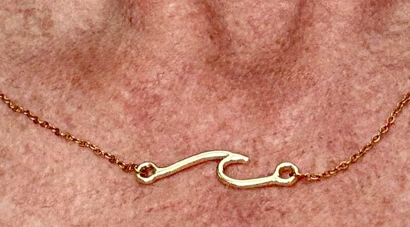 Gold ocean wave chain necklace - Image 2