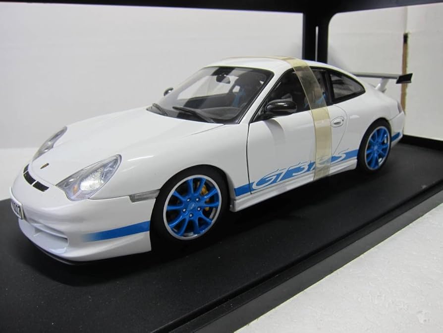 オートアート ポルシェ 911(996) GT3 RS 2004 Porsche 911 GT3 RS type 996 2004 White / Red Strippe 1/18