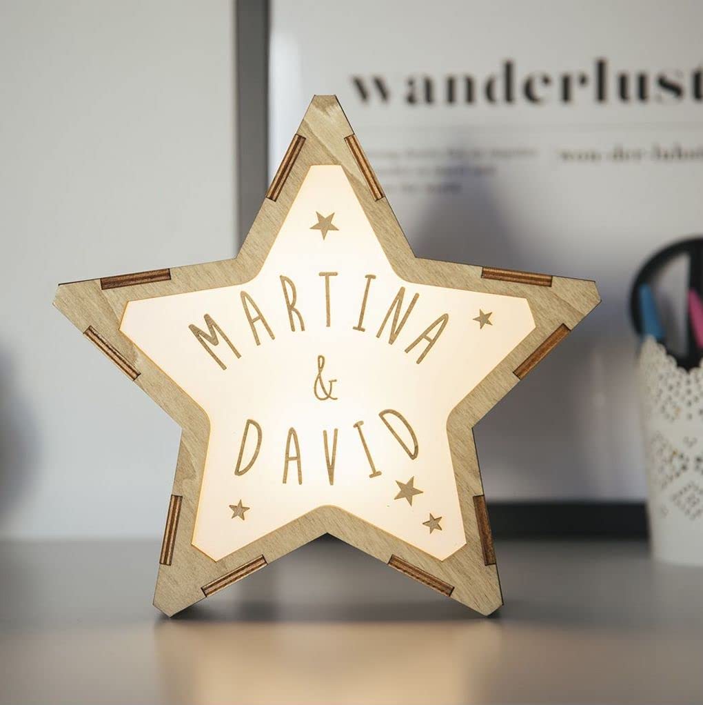 VINTIUN - Lampara Quitamiedos Personalizada con Nombre - Estrella Luminosa Madera Personalizable para Bebé y Adulto (2 nombres/Estrellas)