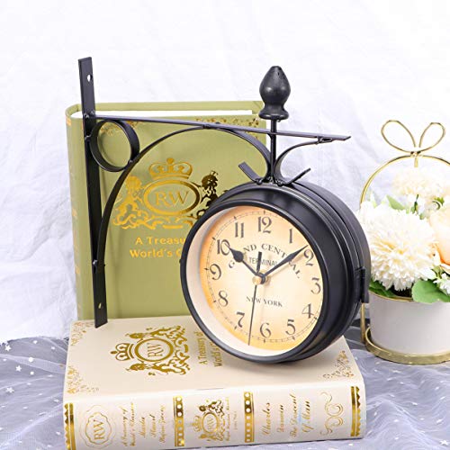 Horloge murale double face lisible pour ne plus rater l'heure