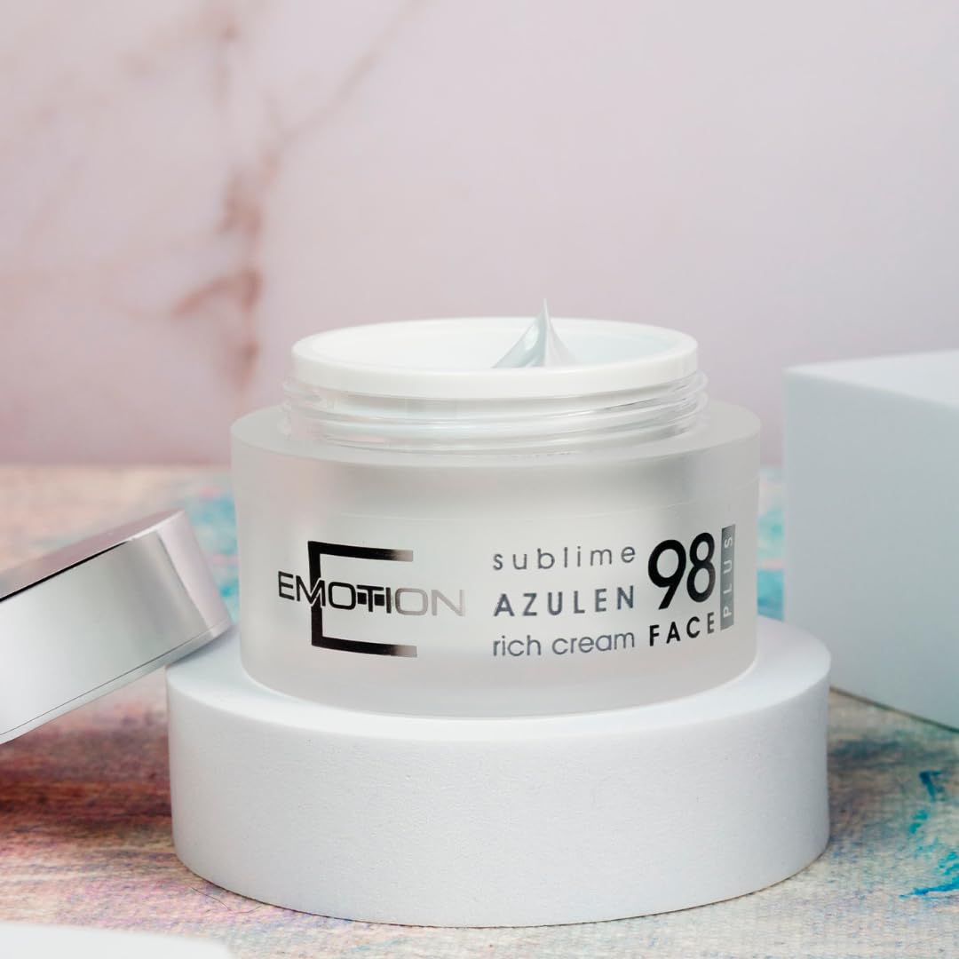 AZULEN crema viso NOTTE- RICH CREAM per pelli delicate o con tendenza ad arrossarsi e a seccarsi.Formato 50 ml. Formula biologica. Con Azulene