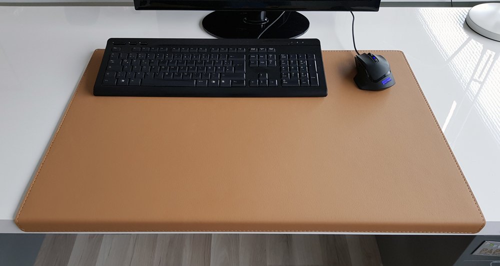 Gewinkelte Schreibtischunterlage mit Kantenschutz sanft lux Leder 70 x 47 Beige