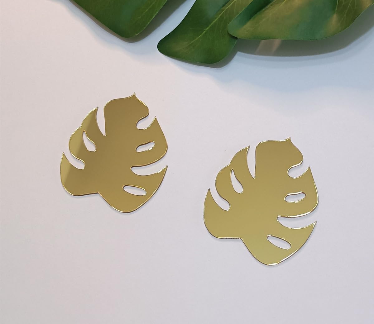 XIAOYUE Monstera Mirror, Monstera Leaf Shaped Shatterproof Wall Mirror Sticker, Flower Wall Art, Wall Décor, Monstera deliciosa Plant Mirror (Gold Mirror, 3'')