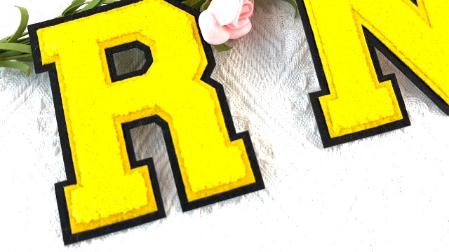 Parches de letras deportivas de felpilla blanca de 4-1/2 para chaquetas, parches termo-adhesivos para ropa (blanco-N Parches de letras deportivas de felpilla blanca de 4-1/2 para chaquetas, parches termo-adhesivos para ropa (blanco-N