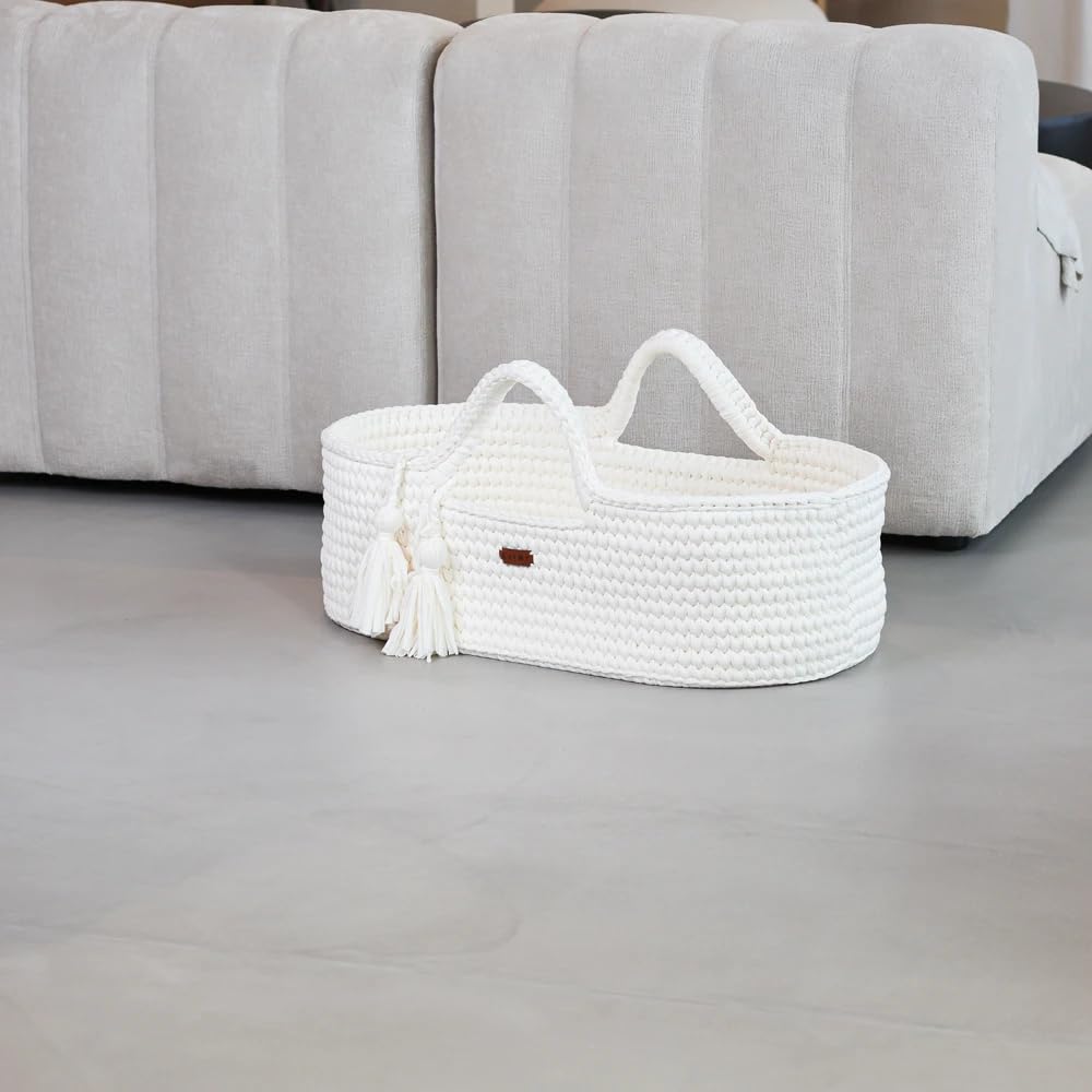 LIINI® Babywiege mit Moseskorb – sanfte Wiegebewegung, handgehäkelt, nachhaltiges Holzgestell, inkl. Matratze & Zubehör – ab Geburt bis 9 kg – Farbe Cream