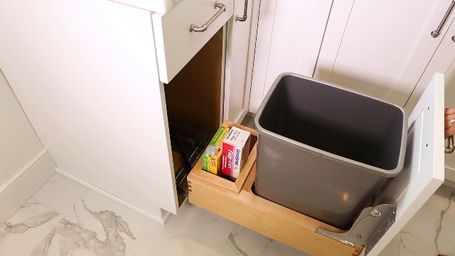 Image of Rev-A-Shelf Single Pullout Trash Can, Min Cabinet Opening 11.5 inch W, 35 Qt