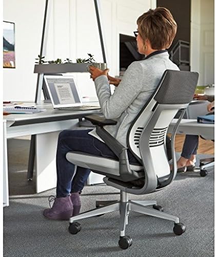 Miniatura 2 de Steelcase - Silla de oficina Gesture, tapizada, con marco metálico de platino, asiento gris clarorespaldo gris oscuro, con reposabrazos movibles