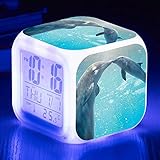 ❤❤ 【Nettes Design】 ： Der Wecker wird mit 3-seitigem, hübschem Cartoon-Muster geliefert, das ein perfektes Geschenk für Sie ist, die Fans von Cartoon und Film sind. Diese niedliche und kompakte Cartoon Rubik's Cube Uhr ist mehr als ein Wecker, sondern ein lehrreiches Spielzeug, das Ihre Kinder bewundern.
