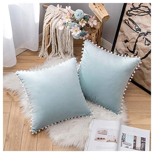 MIULEE 2 Piezas Funda de Cojín Fundas de Almohada Terciopelo con Pompones Suave Cojín Decoración para Sofá Cama Silla Sala de Estar Dormitorio Salon Habitacion Hogar 45x45cm Azul Claro