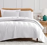 Southshore Fine Living, Inc. Oversized Queen Quilt Bedding Set Lightweight, Prewash Fabric Soft Coverlet Bedspread 3-Piece with Two Matching Shams (98 in Wide x 98 in Long), Full/Queen, Chevron White