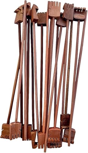 Coçador de madeira em formato de mão