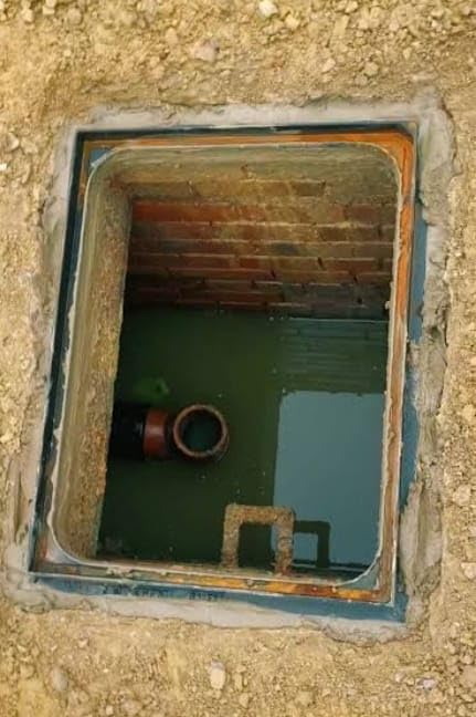 GAYATREE CORPORATION Heavy Duty Flat Manhole Cover, 5 Tons Capacity Sump Cover for Black LPDE Plastic || Durable and Secure Solution for Basement Protection - (Size-27 x 27 Inch) (Pack of 1) 3