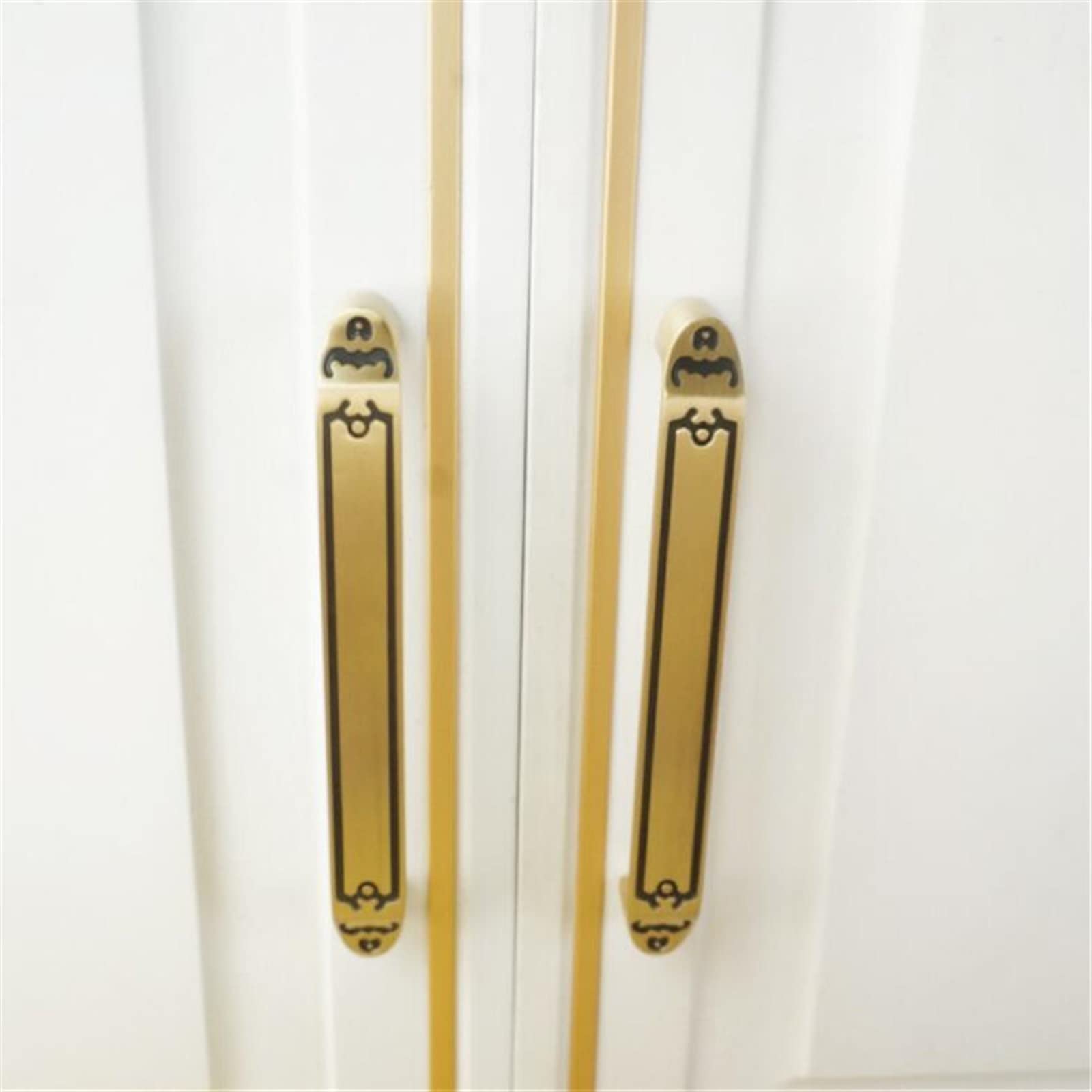 Tirador de cobre macizo AMUCK para renovar estanterías y muebles con elegancia