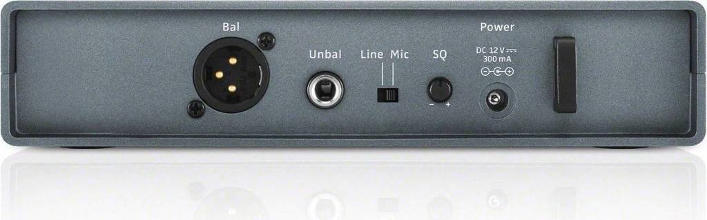 Sennheiser XSW 1-825-E All-in-One Wireless Microphone System for Singers & Presenters, Black, Medium - Image 3