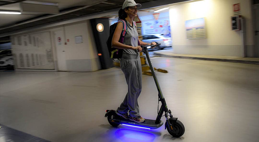 Monopattino elettrico Argento Active Sport, con led laterali e frecce direzionali