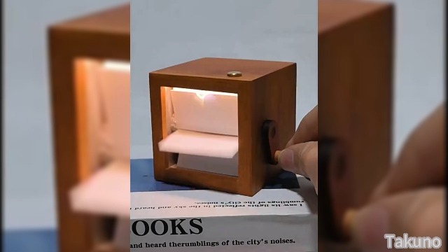 Caja personalizada para fotos tipo flipbook, álbum animado con manivela manual y luz LED, regalo personalizado para Navidad, cumpleaños o Día de San Valentín (marrón claro) miniatura 7