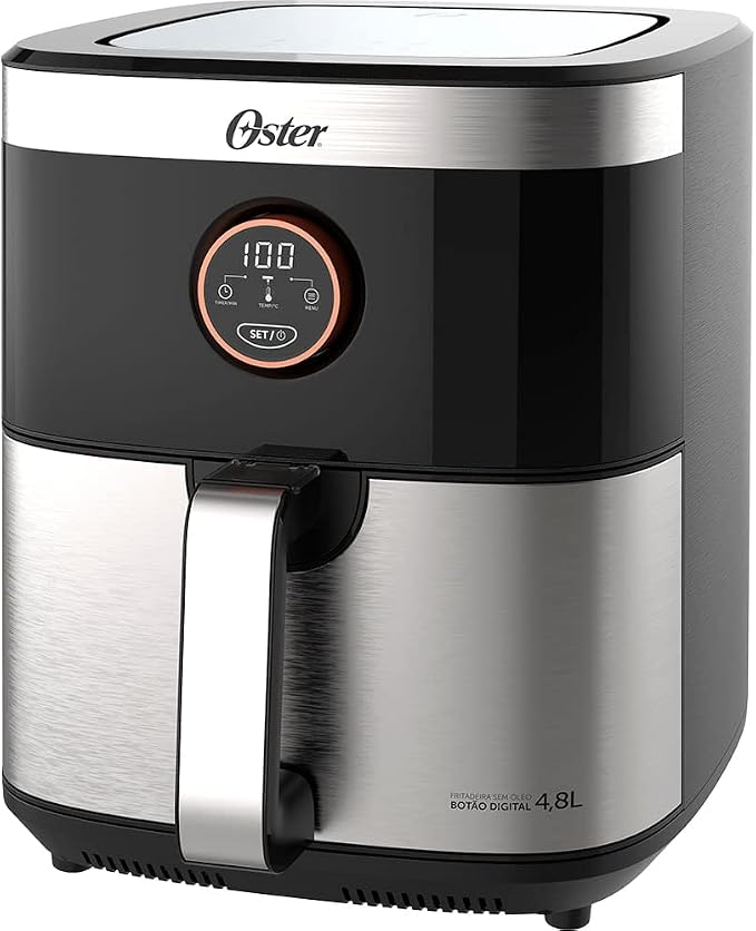 Fritadeira Oster Sem Óleo 2 em 1 Black 4,8L, com acabamento em inox escovado e detalhes pretos, vista frontal angular e alça robusta.