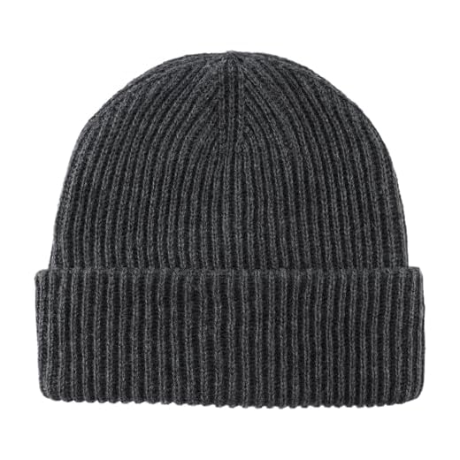 17+ Fall Outfit Ideas for Women That Always Look Stylish Grey beanie
