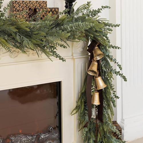 Guirlande de pin artificiel pour décorer sans perdre d'aiguilles une cheminée de Noël