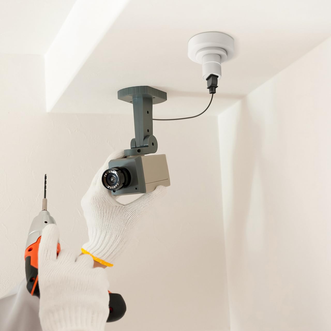 FISHTEC Set van 2 op afstand bestuurbare fittingen - E27-fitting, onafhankelijk of gelijktijdig bedienen, eenvoudig te bedienen, voor woonkamerlampen, bedlampen, plafondlampen, kelders, maximale