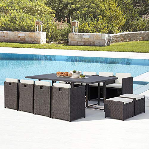 CONCEPT USINE - Salon De Jardin Sunset 12 Personnes en Résine Tressée Et Aluminium Gris - 1 Table en Aluminium - 8 Fauteuils - 4 Poufs - Coussins Blanc -...