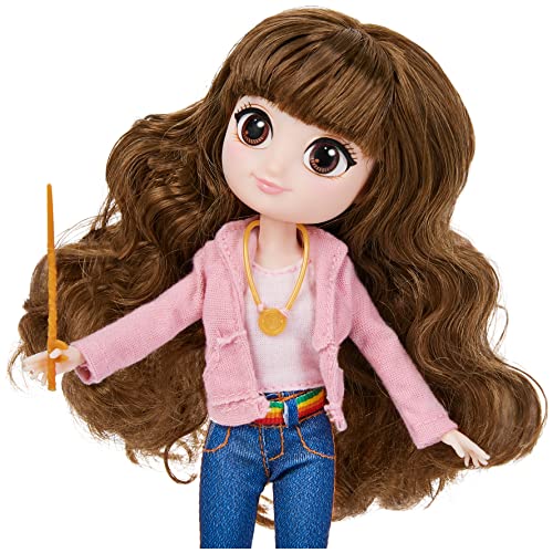 HARRY POTTER - COFFRET POUPÉE 20 CM + ACCESSOIRES HERMIONE GRANGER WIZARDING WORLD - Poupée figurine Articulée Hermione Granger 20 cm - 2 Tenues Et 5 Accessoires - 6061849 - Jouet Enfant 5 ans et +